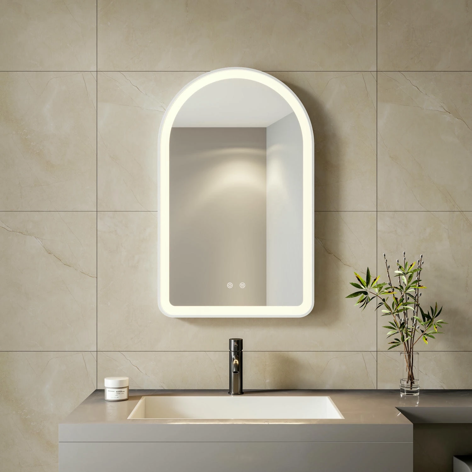 Miroir de salle de bain arqué à LED