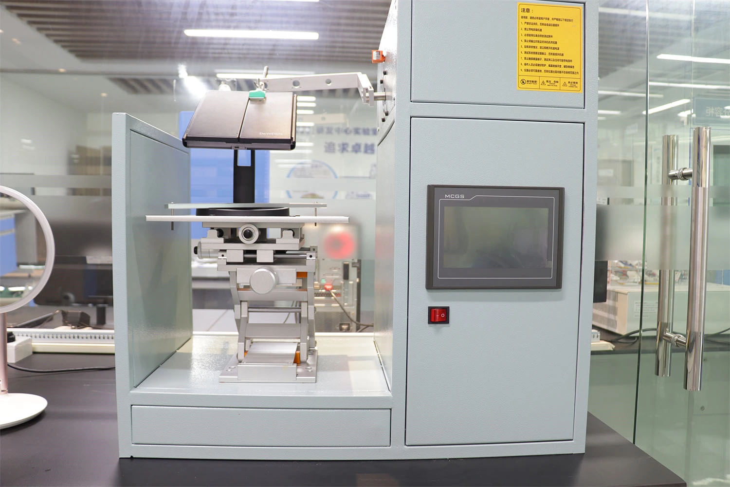 Levenscyclustester voor scharnieren – Duurzaamheidstesten voor vouwspiegelscharnieren