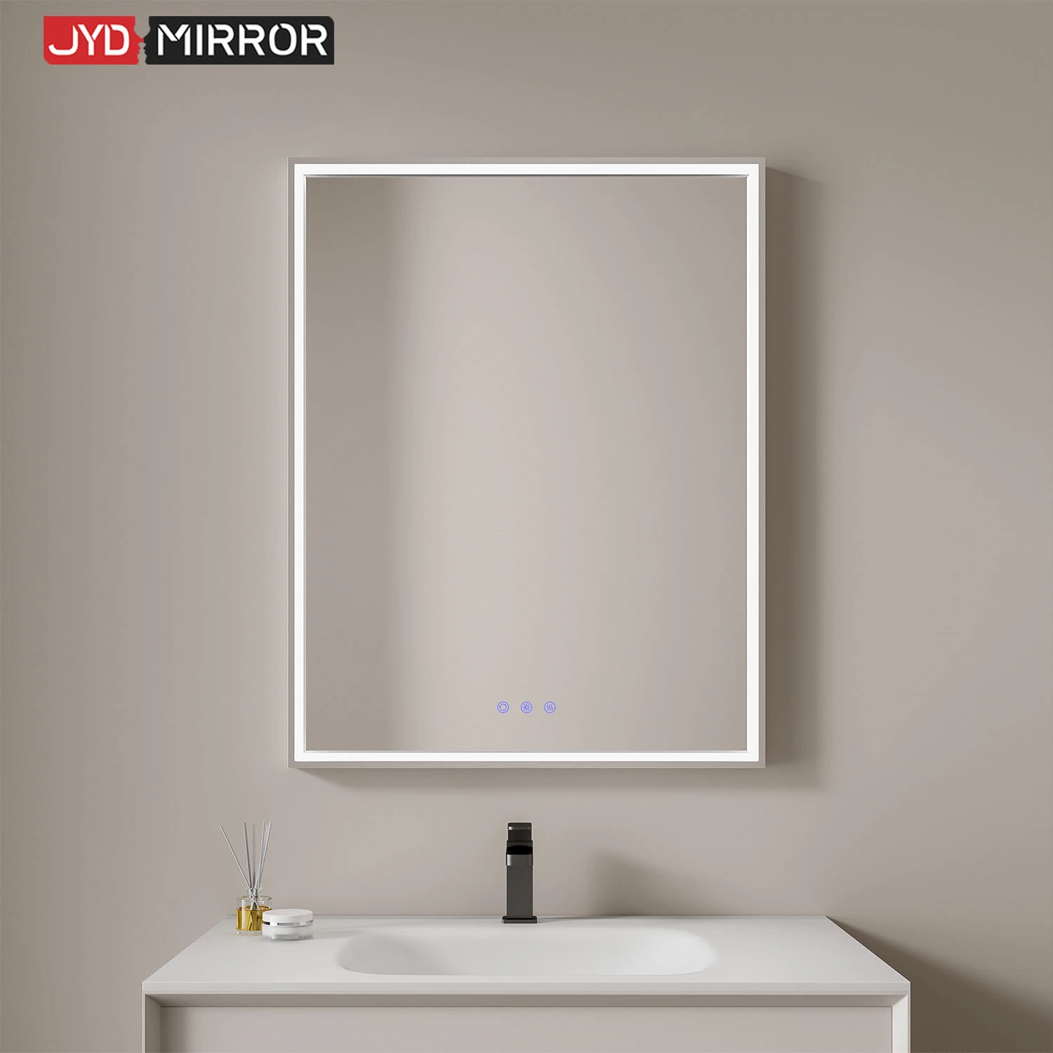 Miroir de salle de bain encadré à LED