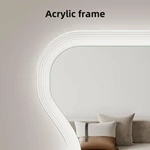 Miroir sur pied à LED irrégulier