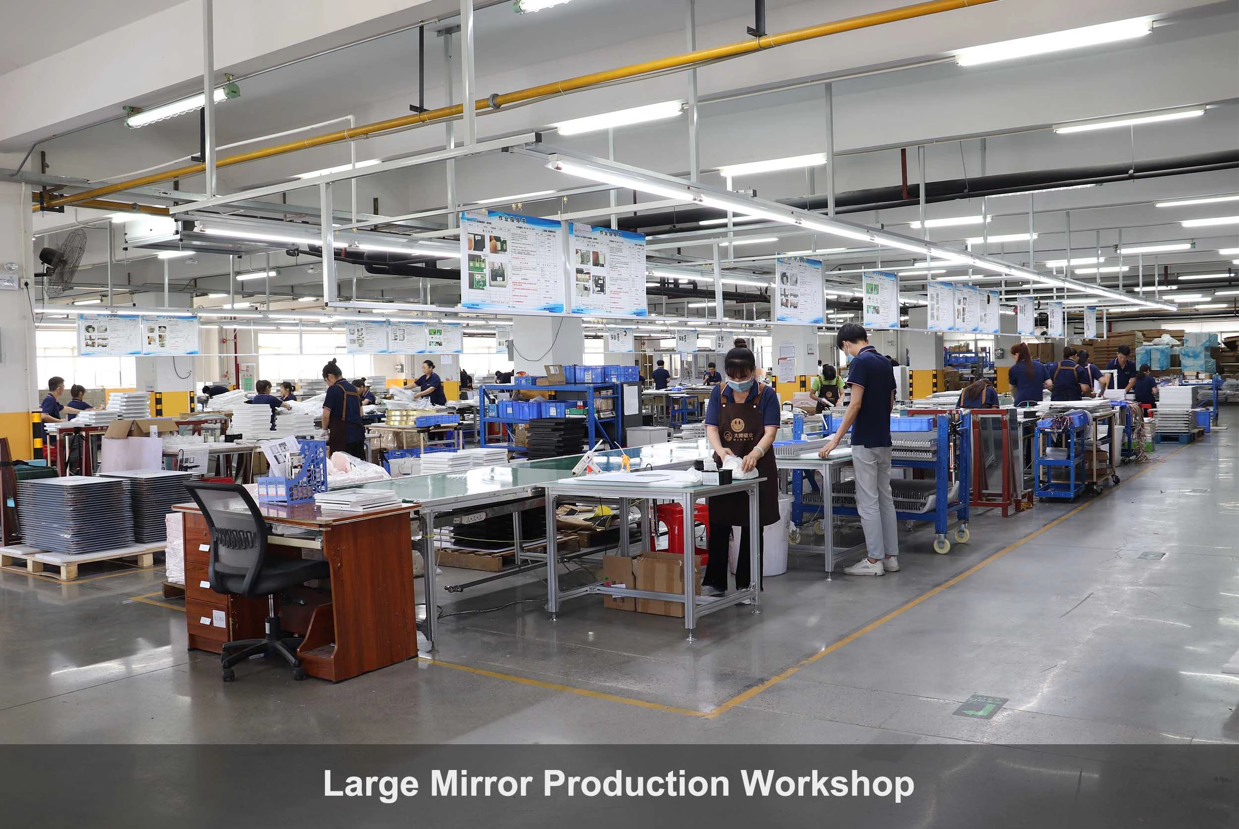 Atelier de production de grands miroirs