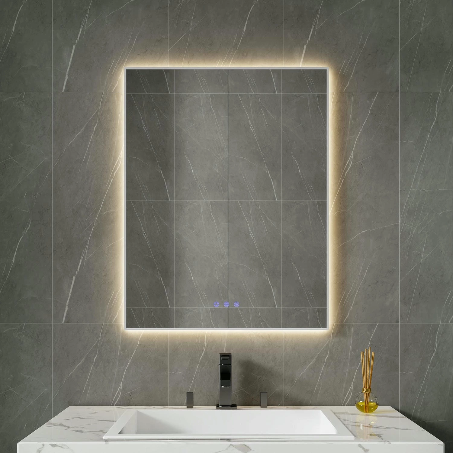 Miroir de salle de bain encadré à LED
